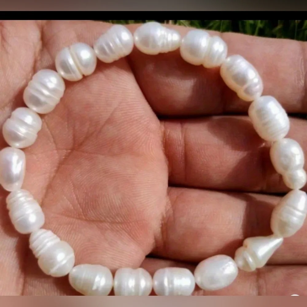 Chic White Baroque Freshwater Pearl Bracelet